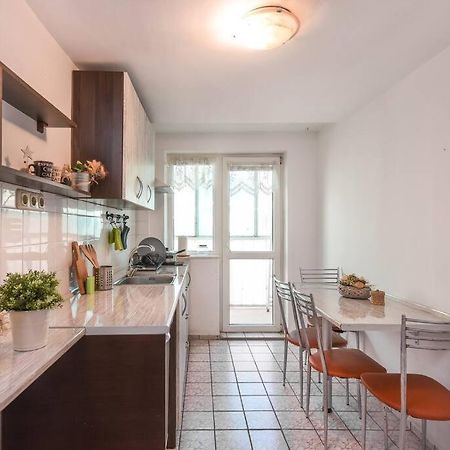 Spacious And Cozy 3 Bedroom Apartment In Downtown 소피아 외부 사진