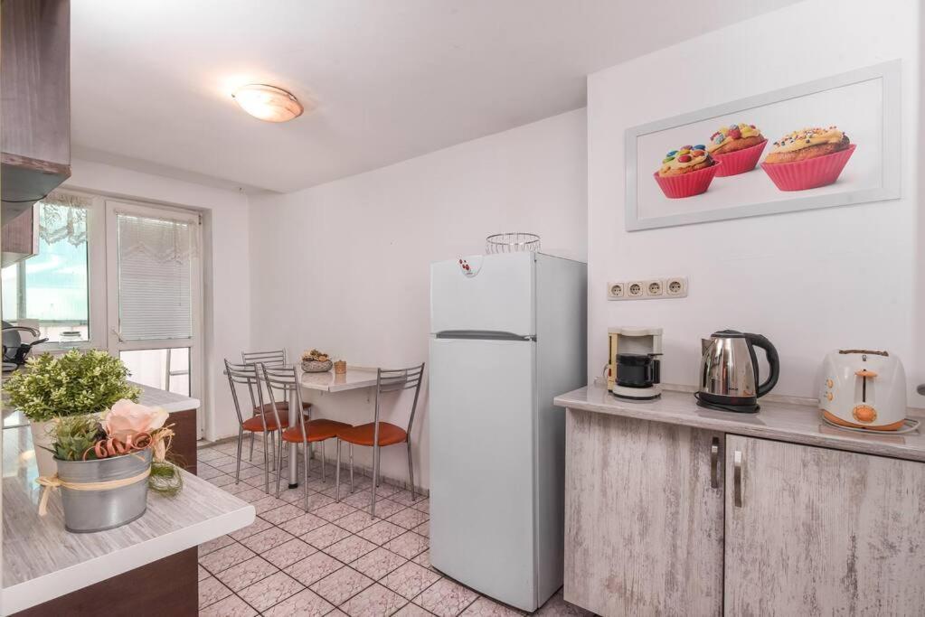 Spacious And Cozy 3 Bedroom Apartment In Downtown 소피아 외부 사진